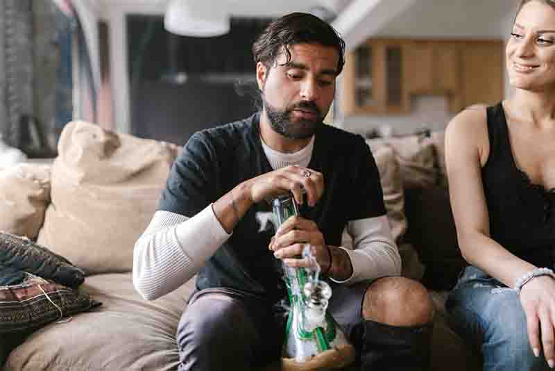 The Foundations of Bongs: An Overview of the Smoking World